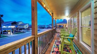 Moxys Beach House by AvantStay Pool Views - 1