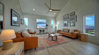 Seas The Bay by AvantStay In-Town Private Pool - 3