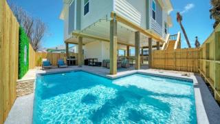 Private Pool Patio Walk to Beach Outdoor Oasis Wave On Wave by AvantStay - 0