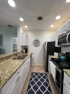 Charming condo with shared pool Gym and Tennis - 2