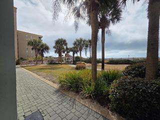 Gulf Front condo with Beach access and shared Pool - 0