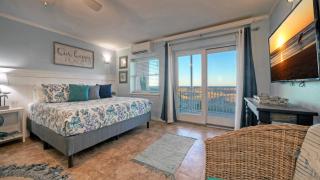 Studio w Balcony Pools Direct Beach Access Seaside Blessing by AvantStay - 9