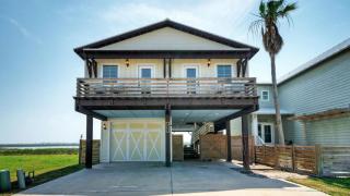 Waterfront View of Nature Preserve Birdwatching Sunset Hideaway by AvantStay - 9