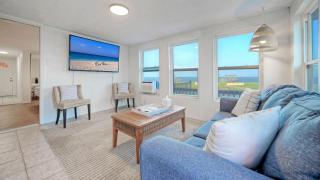 Waterfront Retreat w Private Boat Dock Patio Views Shore Thing by AvantStay - Corpus Christi - 7