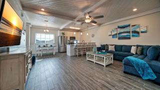 Pool Rooftop w Island Views Blocks to Beach Seas Your Dreams by AvantStay - 7