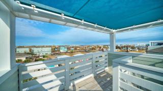 Pool Rooftop w Island Views Blocks to Beach Seas Your Dreams by AvantStay - 6