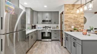 The Bears Den by AvantStay Prime Location Renovated w Movie Game Room - 2