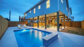Private Pool Firepit Balcony Patio Boat Parking Mint to Be by AvantStay - 0