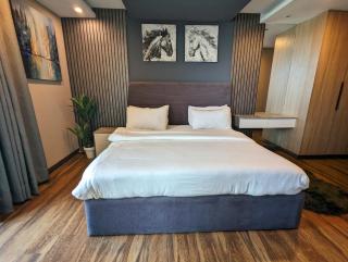 Goldcrest Mall and Residency - Deluxe One-Bed Suite - 3