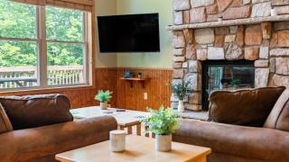 Coyote Cabin by AvantStay Hot Tub Walk to Lake - 4