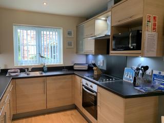 Seaside Cottage, The Bay, 2 bedrooms, patio, parking nearby, 2 dogs welcome - 8