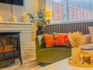 Forest Inspired Home - Sleeps 8 - Free Parking - 8