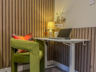 Forest Inspired Home - Sleeps 8 - Free Parking - 6
