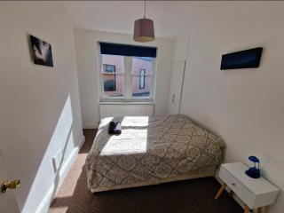 Bright Double Bedroom in King's Cross St Pancras Eurostar - 7