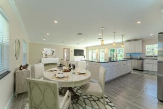 Fabulous 3 bedroom home with huge pool and garden - 3