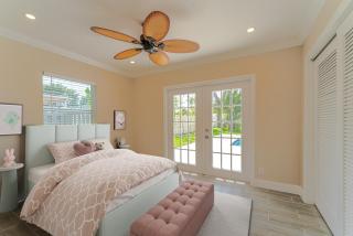 Fabulous 3 bedroom home with huge pool and garden - 6