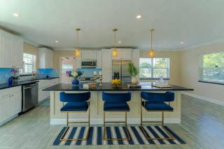 Fabulous 3 bedroom home with huge pool and garden - 2