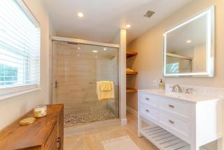 Fabulous 3 bedroom home with huge pool and garden - 5