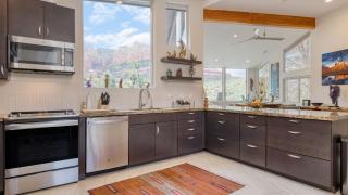 Luxury Escape w Mtn Views Hot Tub Outdoor Living The Viewpoint by AvantStay - 1