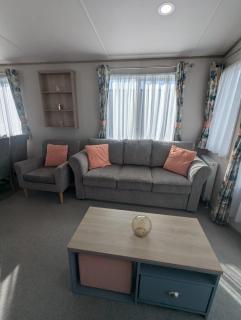 Beautifully presented, pet-friendly Caravan sited on the peaceful Durdle Door Holiday Park - 3