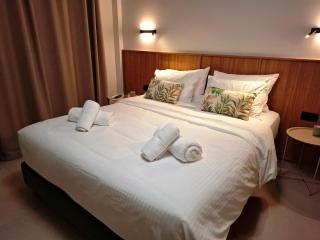 Aelia Luxury Apartments & Pool - 3