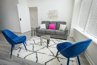 Upscale 2BR Oasis - Prime Spot - 9