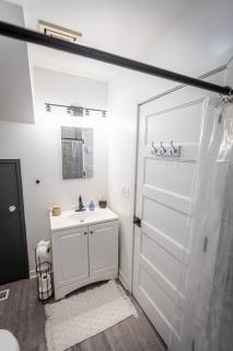 Upscale 2BR Oasis - Prime Spot - 8