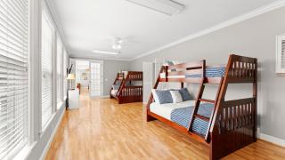 Whitetail Cove by AvantStay Lakefront w Pool Private Dock Sleeps 20 - Terrell - 6