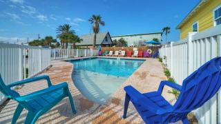 Shared Pool Walkable to Beach Vibrant Beachy Design Bay Bliss by AvantStay - 2