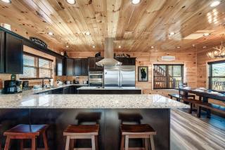Spacious 6-Bedroom Cabin Near Smoky Mountains National Park - 4