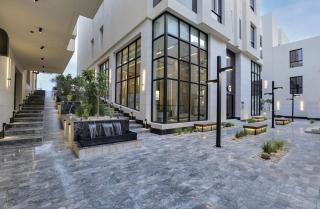 2BR Apt pool Access - 3