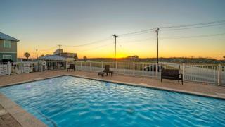 Villa La Isla Family Condo with Pool Near Corpus Christis Best Beaches Dining - 9