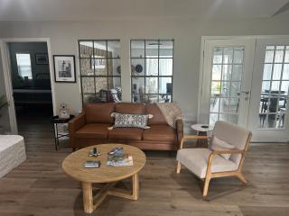 Lakefront Granbury, fishing, quite neighborhood, relaxing! - 3