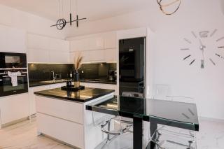 BLACK & WHITE SeaSide House Kalamia - 8