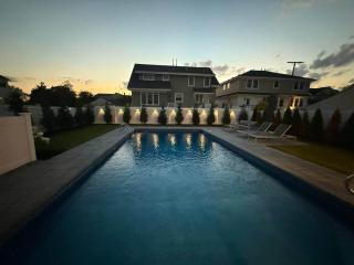 Modern Vacation Home w/ Heated Pool, Mins to Beach - 8