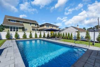 Modern Vacation Home w/ Heated Pool, Mins to Beach - 3