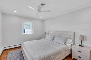 Modern Vacation Home w/ Heated Pool, Mins to Beach - 2