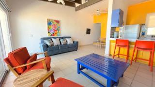 Cozy & Colorful Beachfront Condo Las Olas II 4 - 8