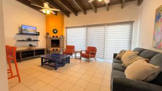 Cozy & Colorful Beachfront Condo Las Olas II 4 - 2