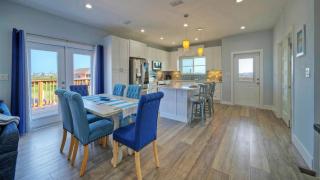 Newly Built Outdoor Living View Boat Parking 50 Shades of Blue by AvantStay - 7