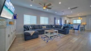 Newly Built Outdoor Living View Boat Parking 50 Shades of Blue by AvantStay - 4