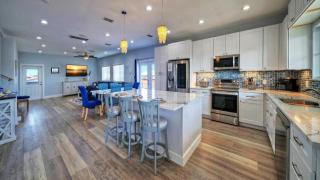 Newly Built Outdoor Living View Boat Parking 50 Shades of Blue by AvantStay - 3