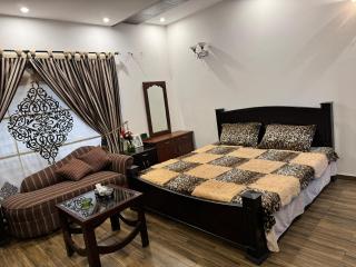 Modern 3BR Luxury House in DHA Phase 5 - 2