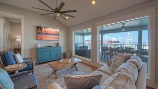 Blue Marlin Dolphin Buyout Marina-Front Escape for 10 Guests Walkable Access to Port A - 8