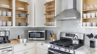 Beach Bungalow 1blck to Beach w Hot Tub Game Room Haven Grove by AvantStay - 2