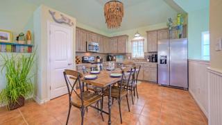 Communal Pool Beach Gear Prime Location Near Port Aransas Beaches Salty Seas by AvantStay - 7