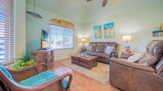 Communal Pool Beach Gear Prime Location Near Port Aransas Beaches Salty Seas by AvantStay - 6