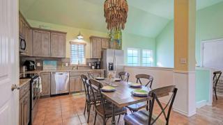 Communal Pool Beach Gear Prime Location Near Port Aransas Beaches Salty Seas by AvantStay - 1