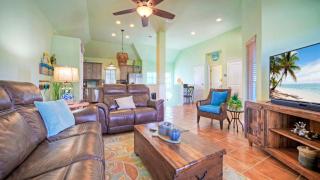 Communal Pool Beach Gear Prime Location Near Port Aransas Beaches Salty Seas by AvantStay - 4