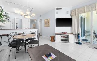 The Crescent 402 - 6